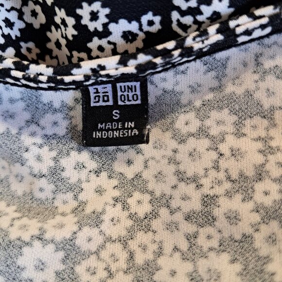 UNIQLO Floral Black and White V Neck Romper Size S - Picture 10 of 11